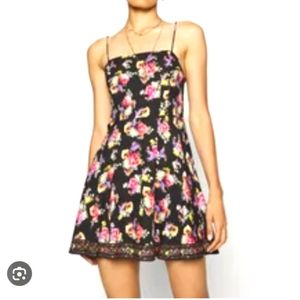 Olivia Glinda Floral Sleeveless Dress / Size 6